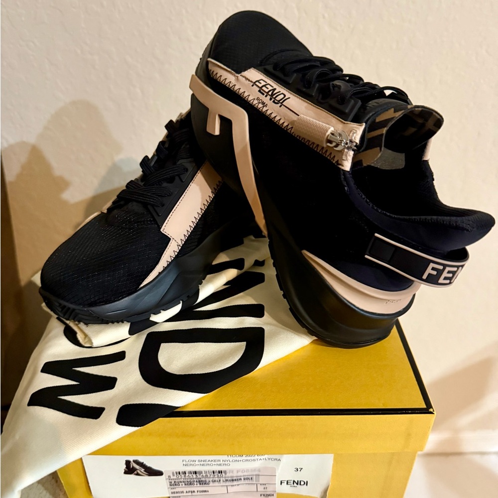 🔥AUTHENTIC 🔥FENDI Women's Black and Cream Sneakers